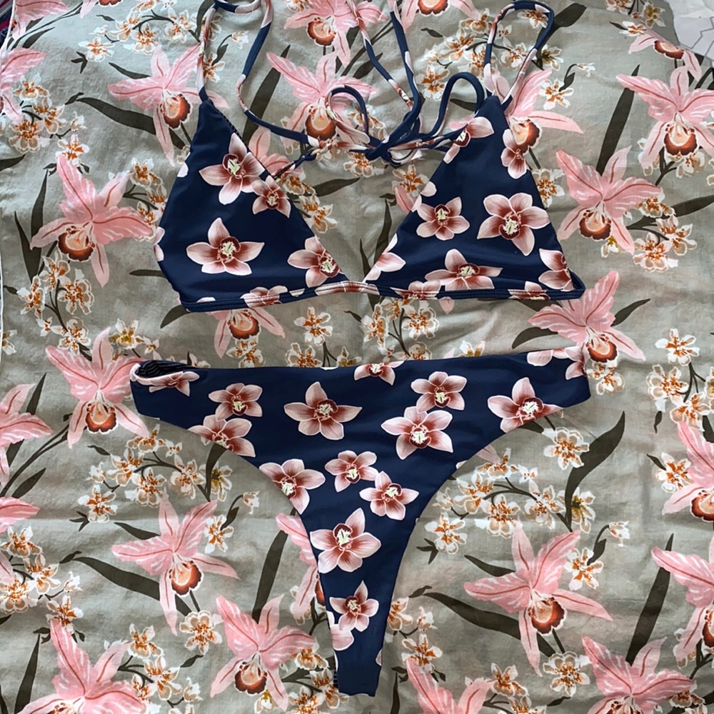 acacia isle set